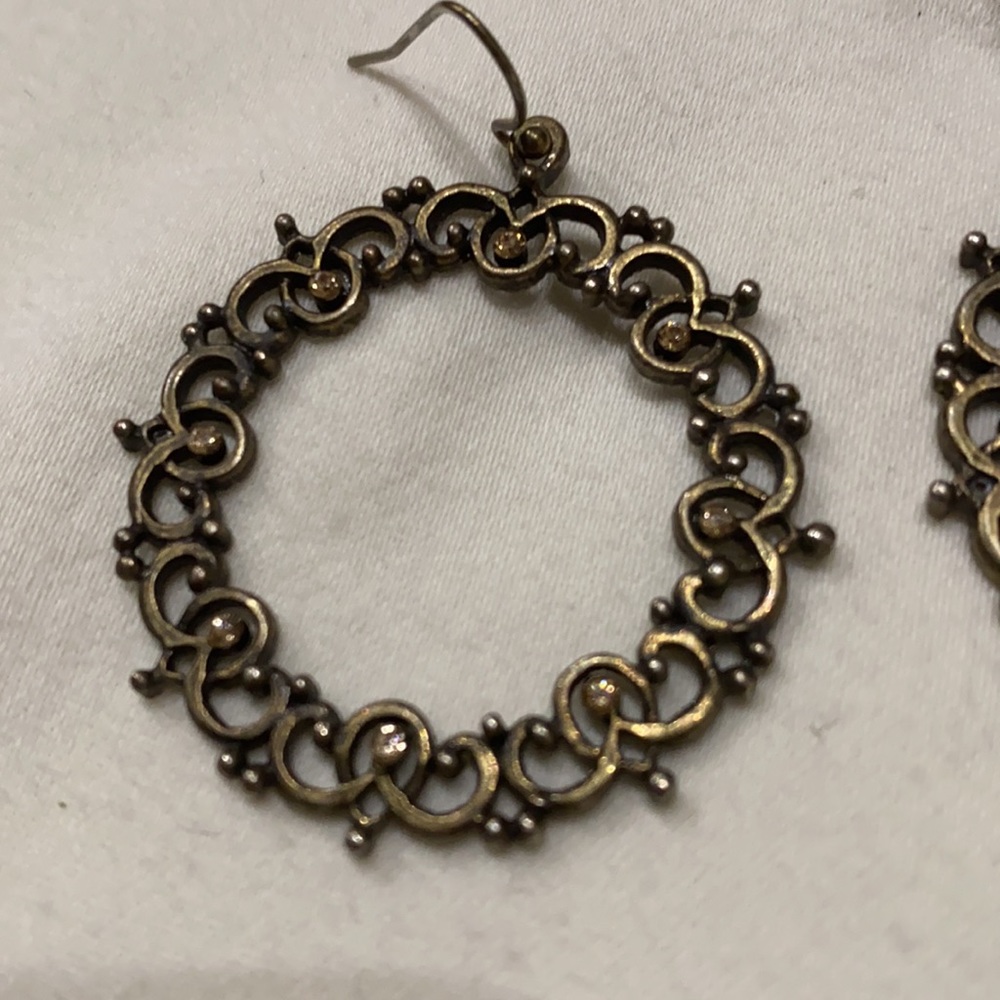 Hoop statement earrings - Picture 2 of 3